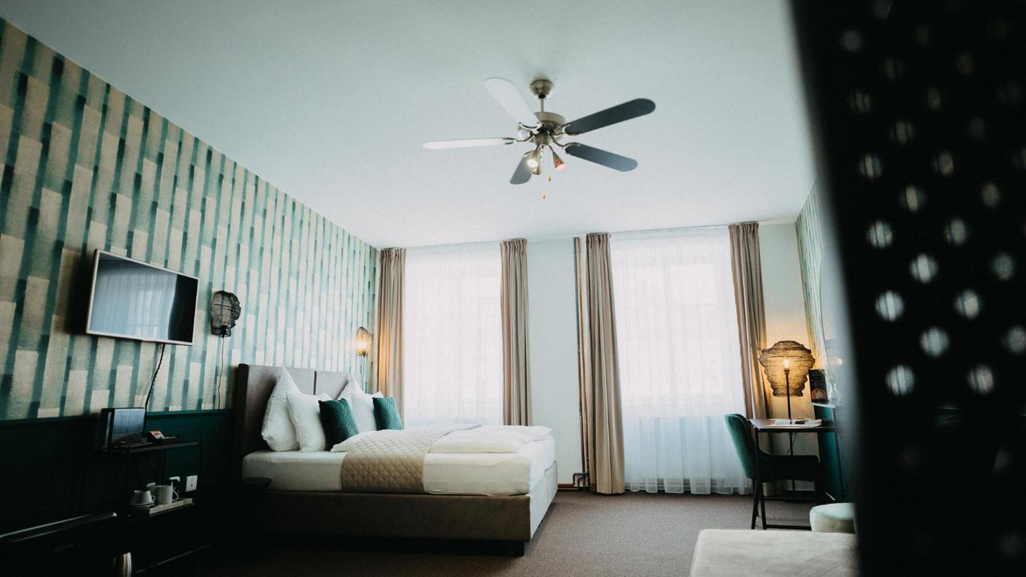 House Hotel ฮราเดตสคราโลเว ภายนอก รูปภาพ