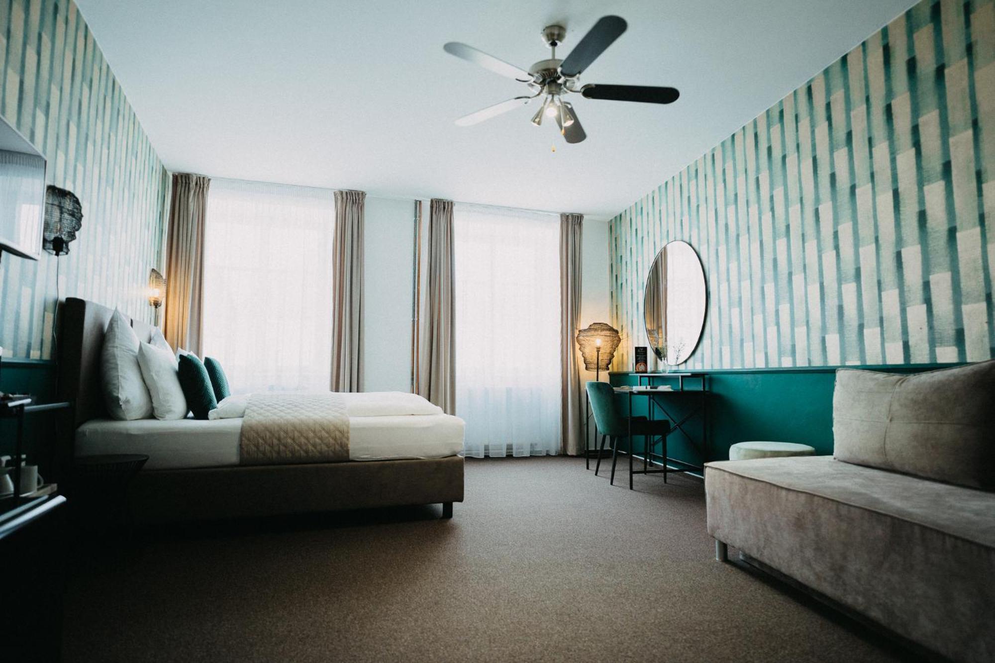House Hotel ฮราเดตสคราโลเว ภายนอก รูปภาพ