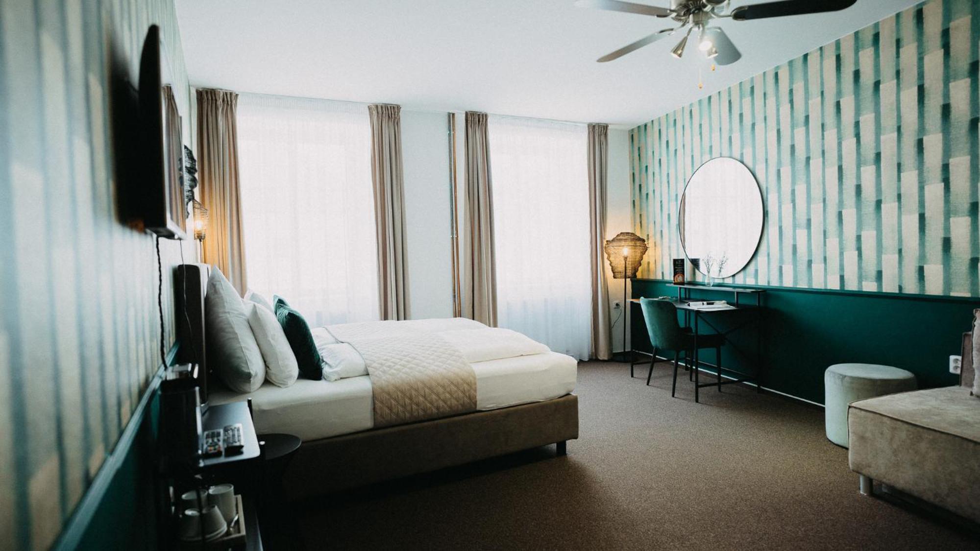 House Hotel ฮราเดตสคราโลเว ภายนอก รูปภาพ