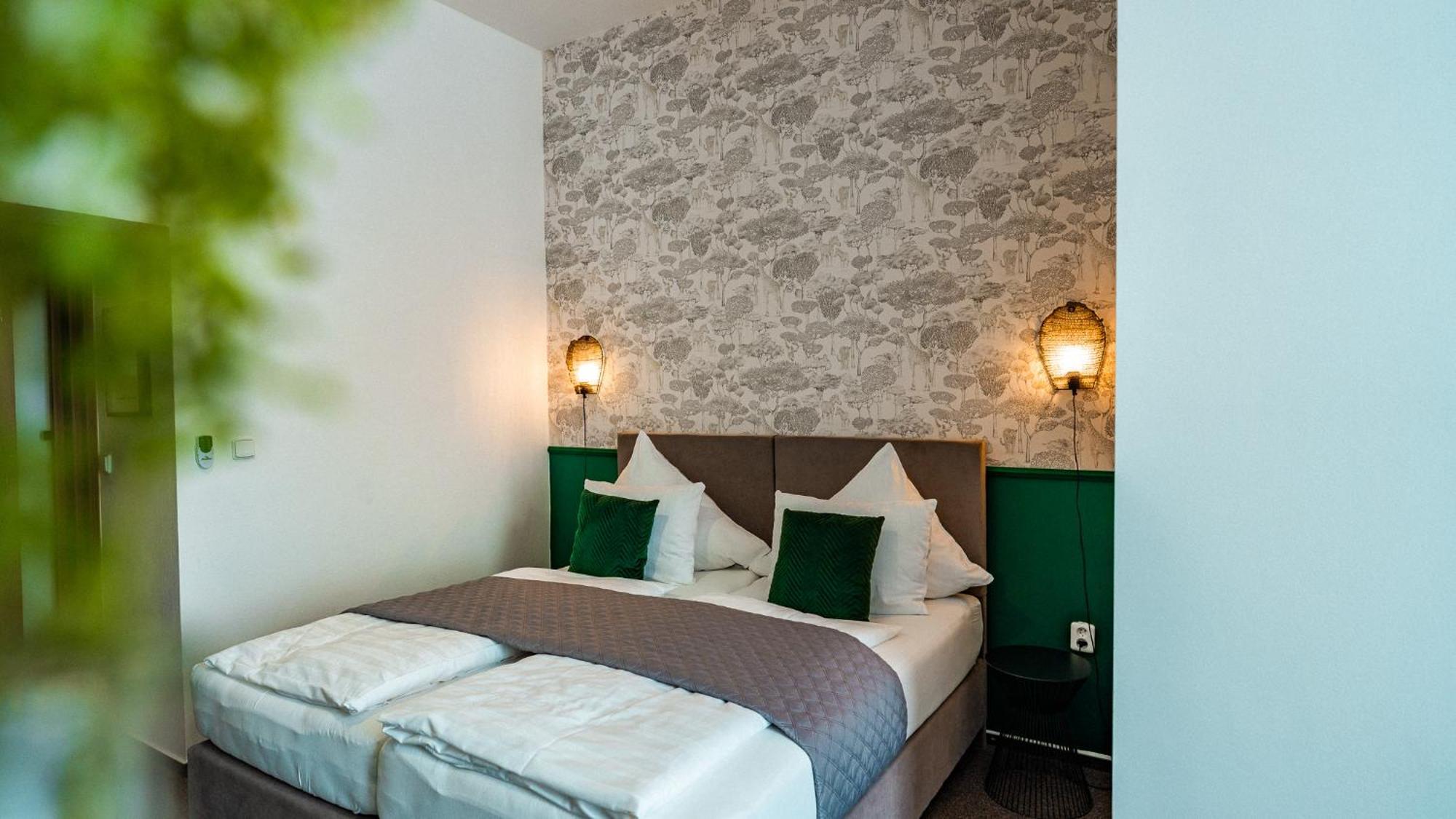 House Hotel ฮราเดตสคราโลเว ภายนอก รูปภาพ