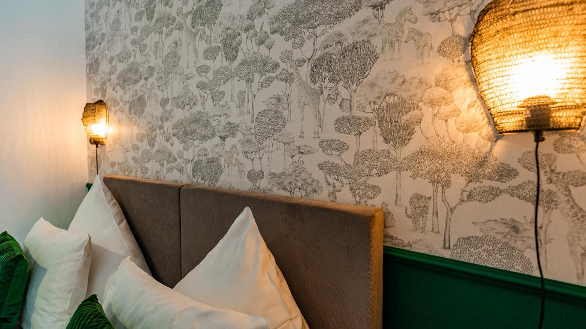 House Hotel ฮราเดตสคราโลเว ภายนอก รูปภาพ