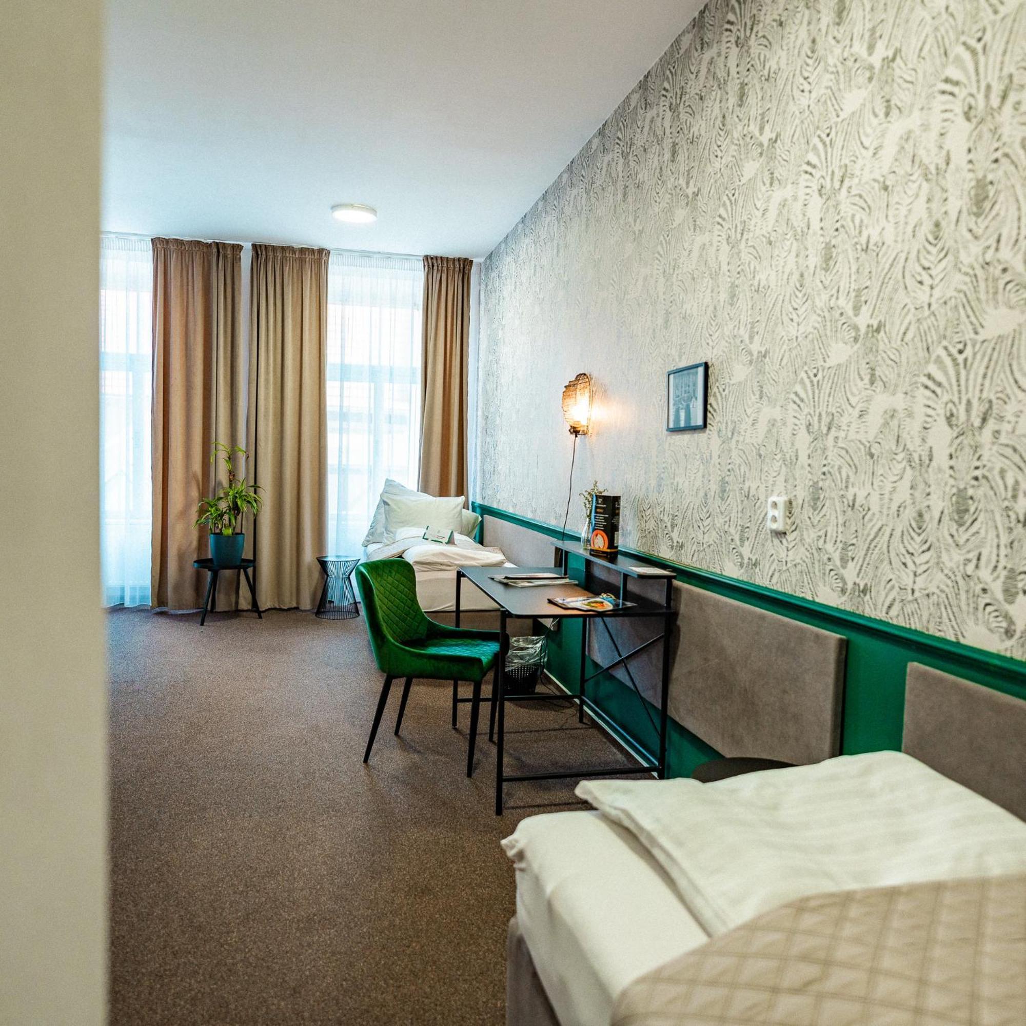 House Hotel ฮราเดตสคราโลเว ภายนอก รูปภาพ