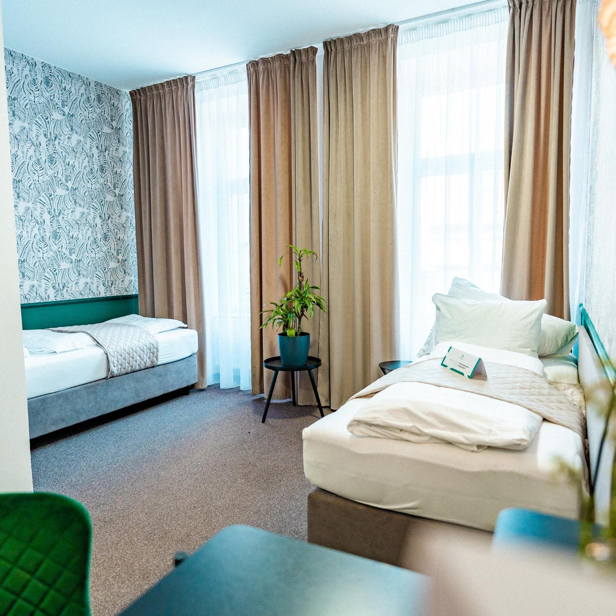 House Hotel ฮราเดตสคราโลเว ภายนอก รูปภาพ