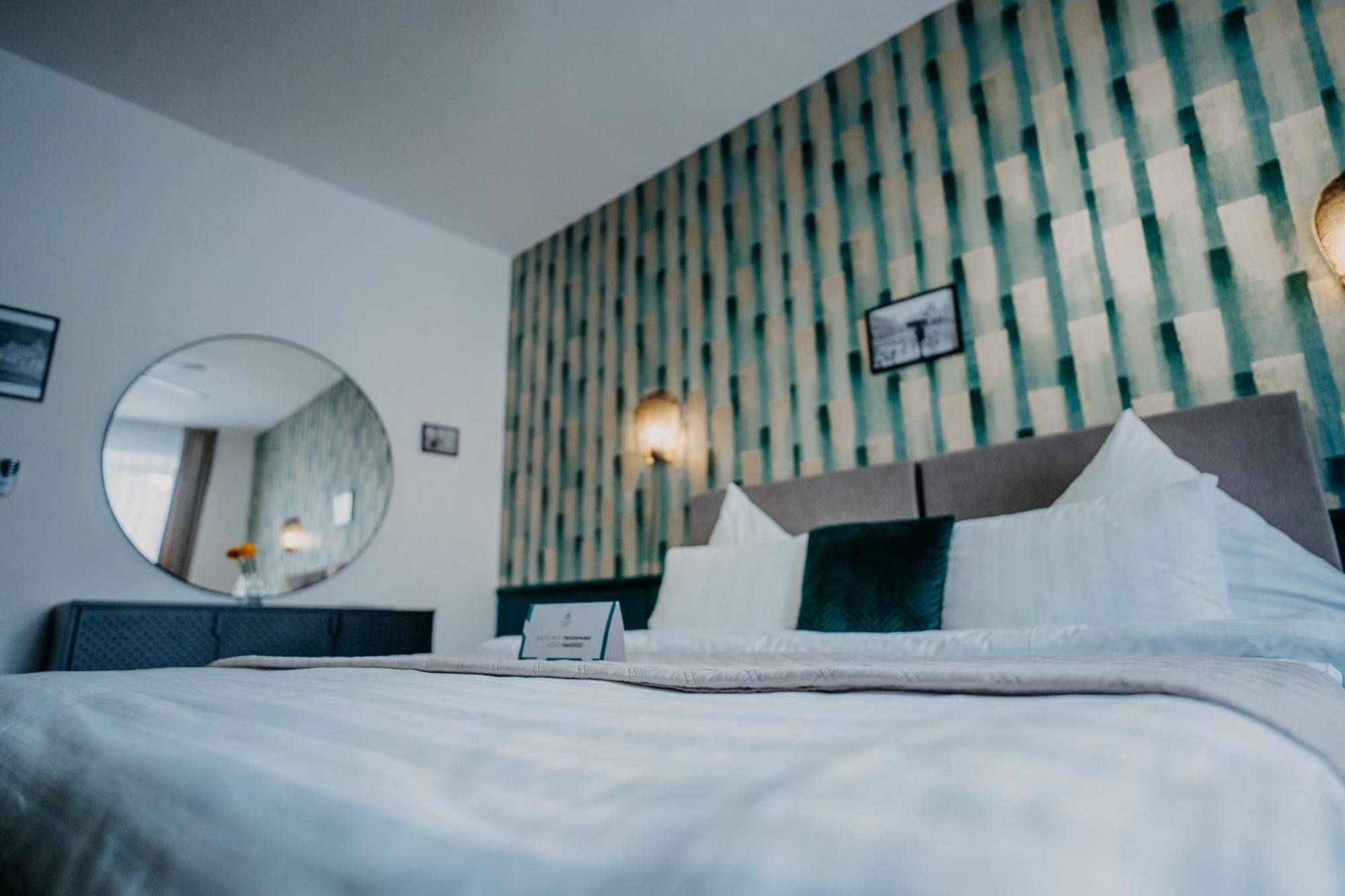 House Hotel ฮราเดตสคราโลเว ภายนอก รูปภาพ