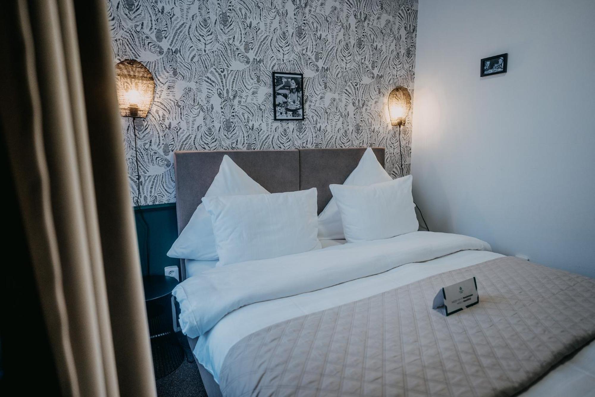 House Hotel ฮราเดตสคราโลเว ภายนอก รูปภาพ