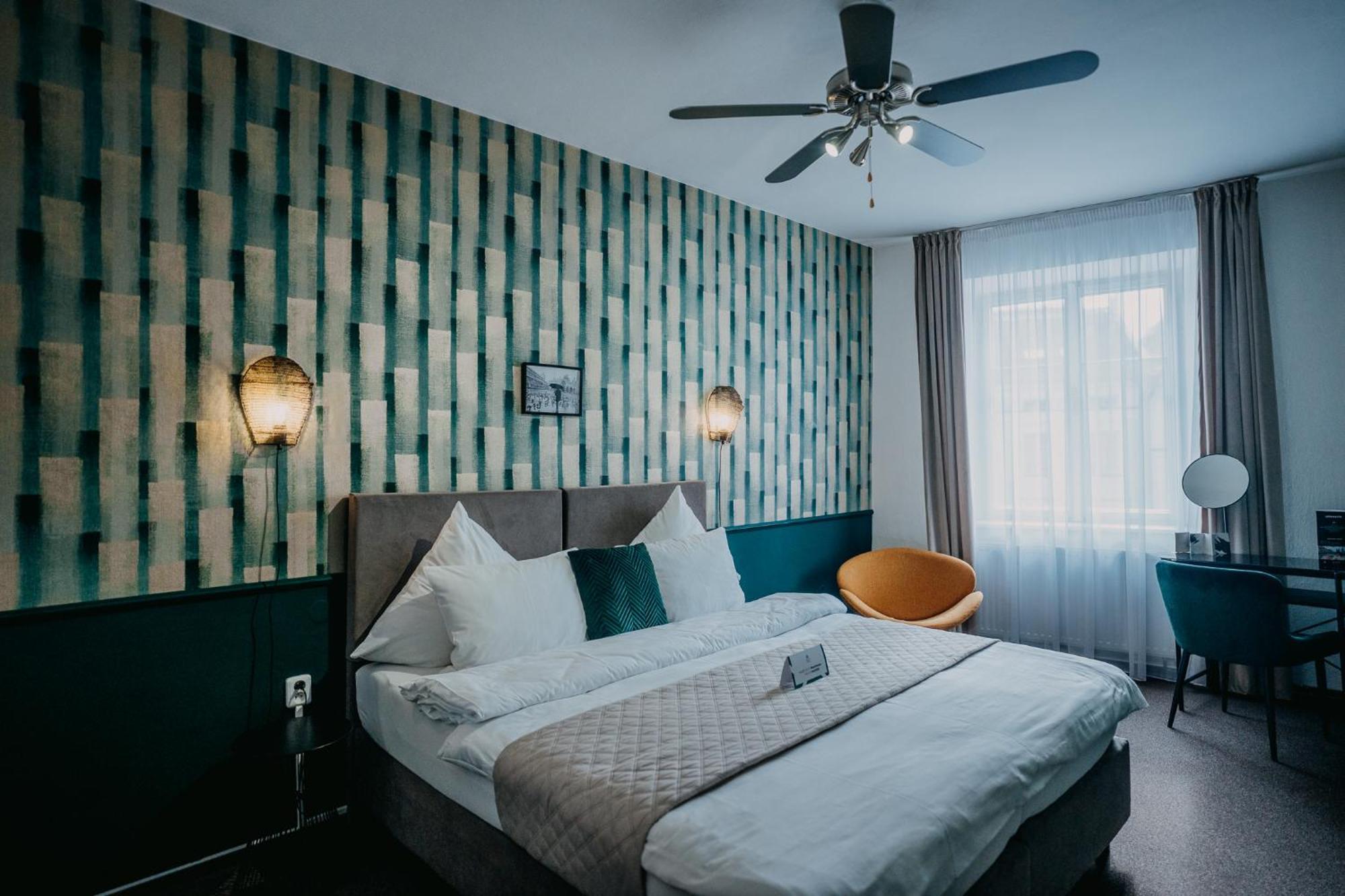 House Hotel ฮราเดตสคราโลเว ภายนอก รูปภาพ
