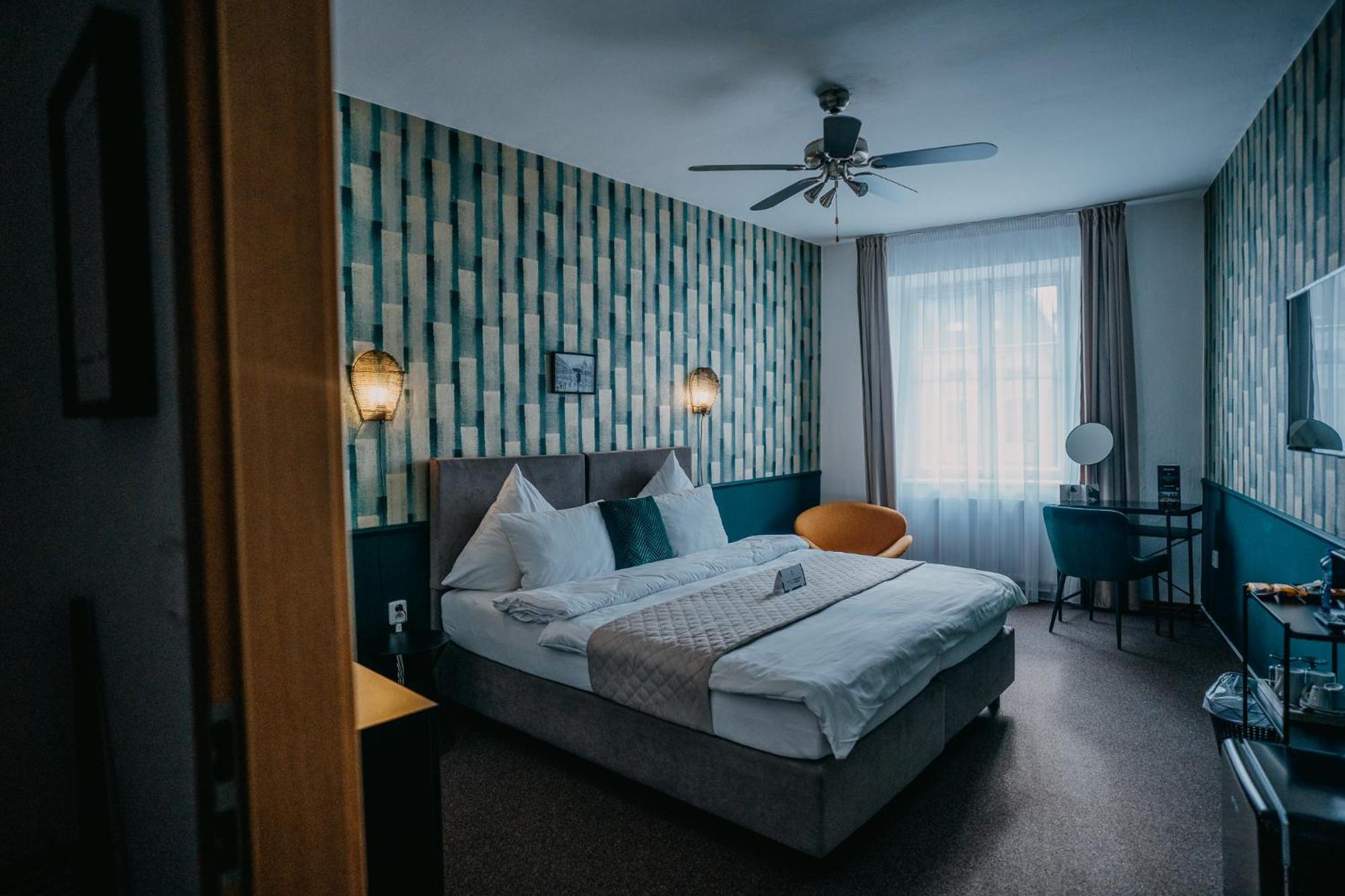 House Hotel ฮราเดตสคราโลเว ภายนอก รูปภาพ