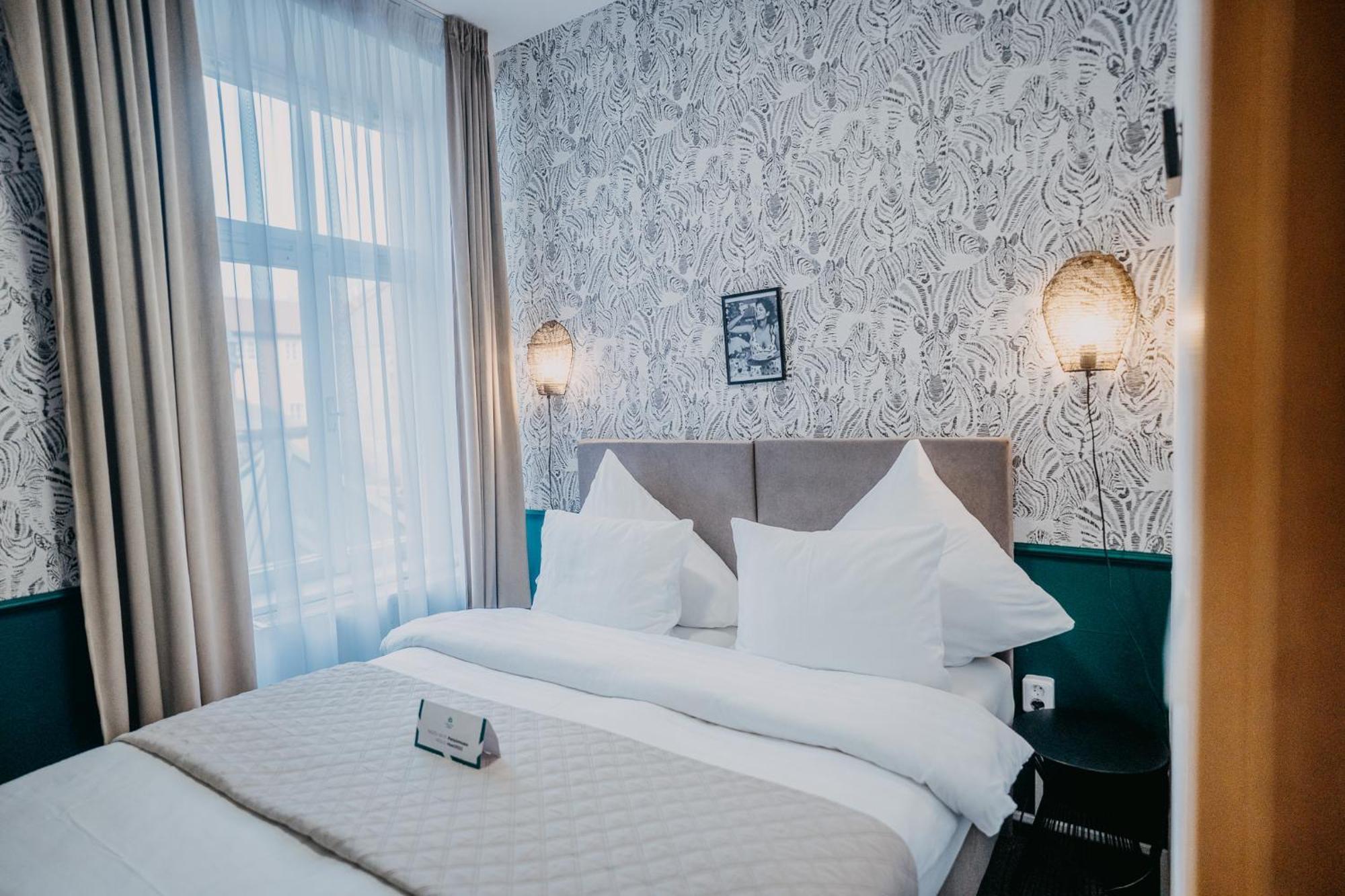 House Hotel ฮราเดตสคราโลเว ภายนอก รูปภาพ
